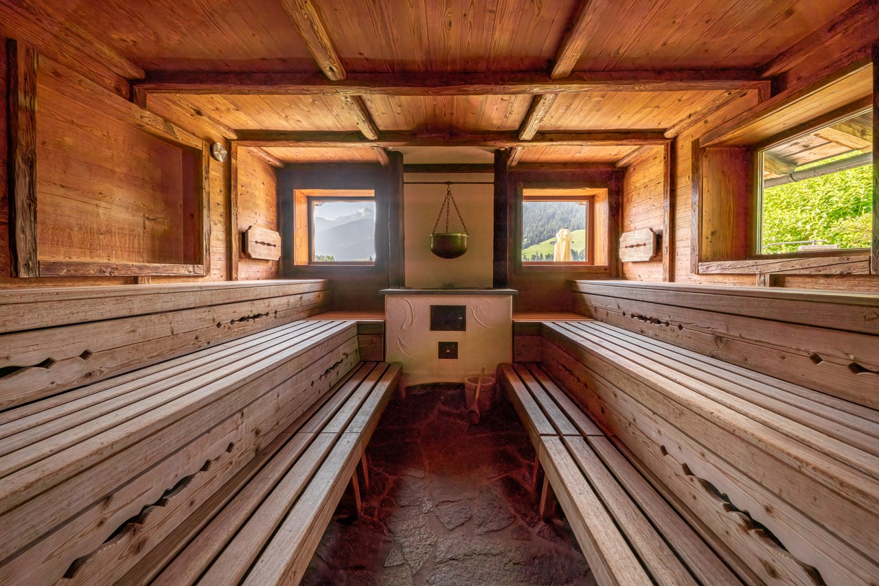 Alpbacherhof****s - Mountain & Spa Resort Saunen und Bäder im Detail Finnische Altholzsauna