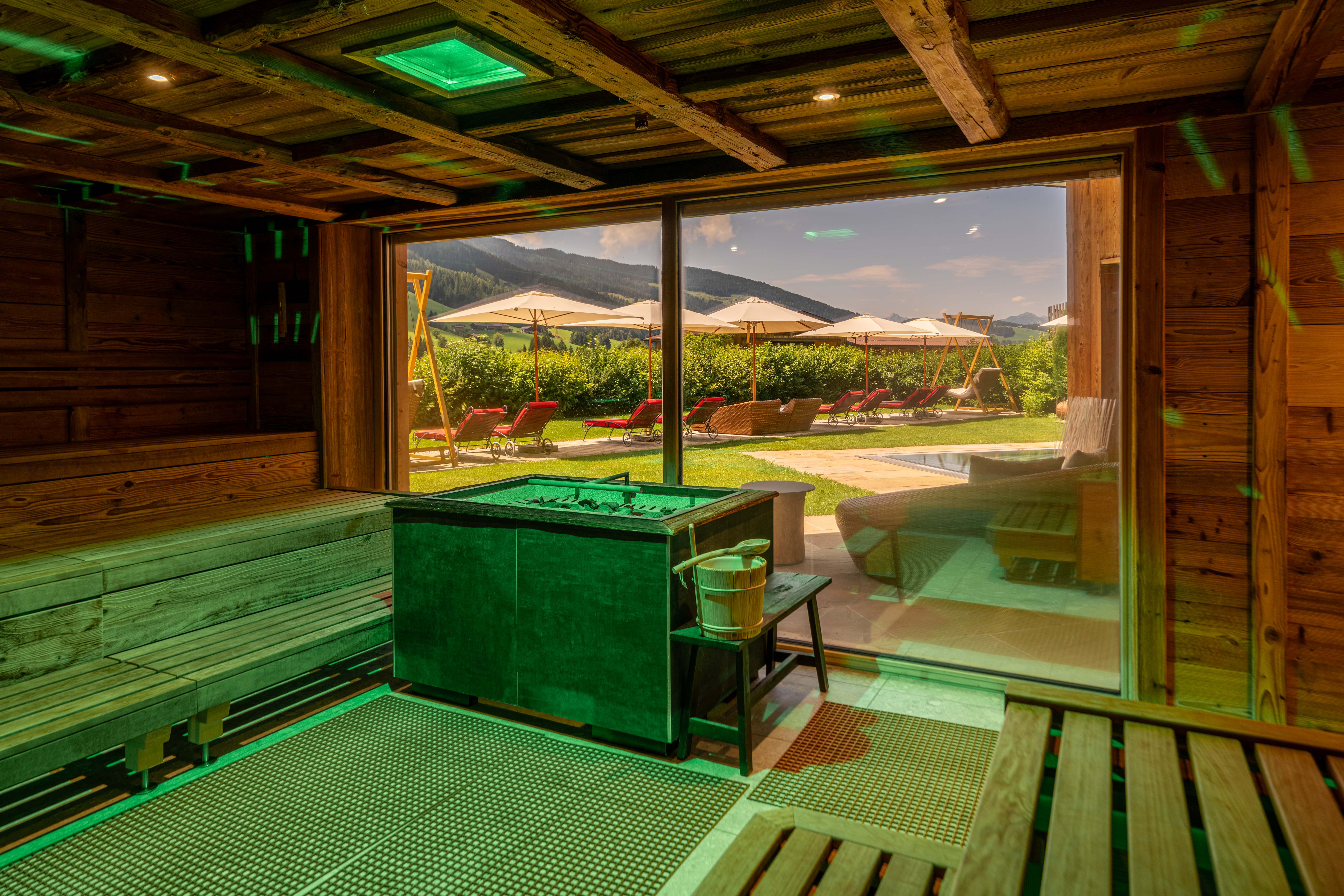 Alpbacherhof****s - Mountain & Spa Resort Saunen und Bäder im Detail Panoramasauna Tiroler Schwitzstube