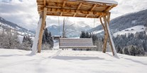 Wellnessurlaub - Finnische Sauna - Die Panoramawiese bietet viele neue Entspannungsorte und Ruheoasen. - Der Alpbacherhof ****s Natur & Spa Resort