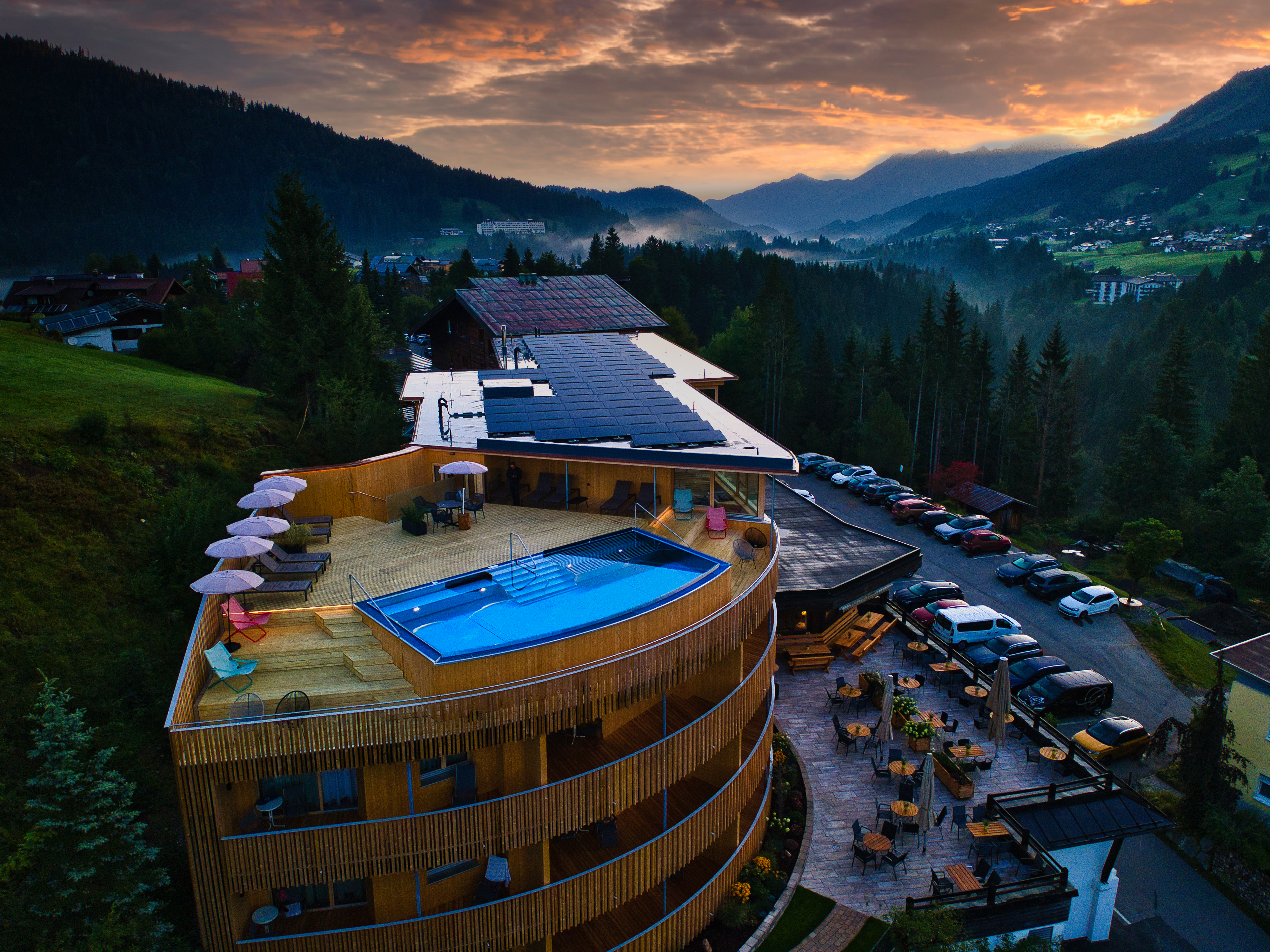 Wellnesshotel: Bildquelle: www.hoteldrohne.com - 4*S Hotel Erlebach - Ihr Zuhaus ein den Bergen - Hotel | Umgebung