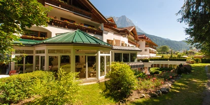 Wellnessurlaub - Biosauna - Ingenried - Hotel Sommer von Außen - Hotel Alpen Residence
