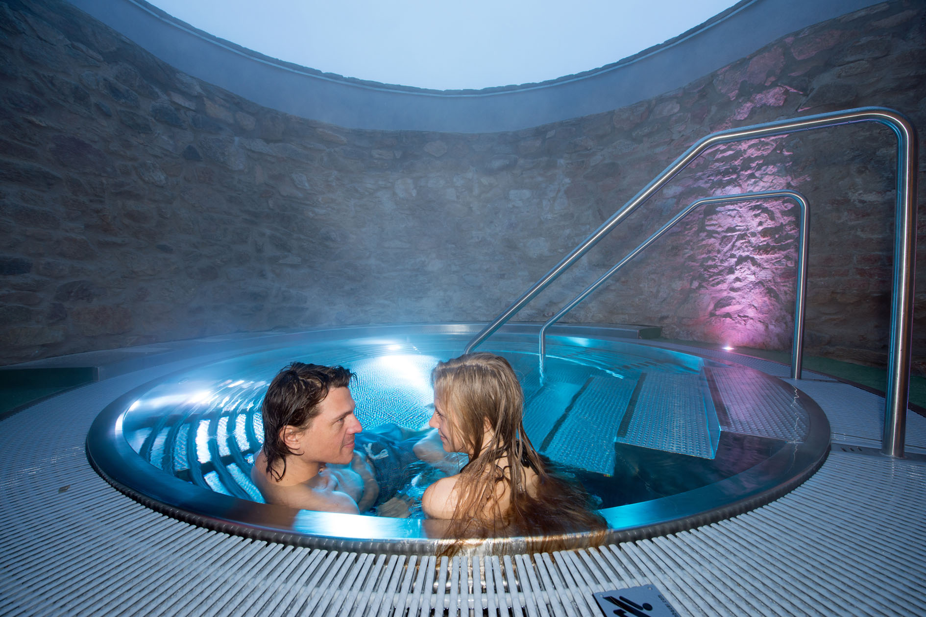 Althof Retz Landgut & SPA Saunen und Bäder im Detail Ruhebecken im originalen Wehrturm