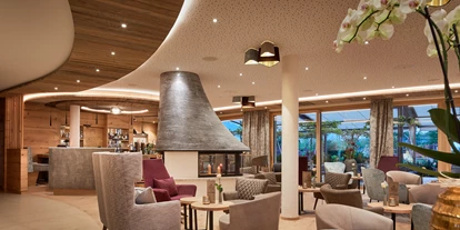 Wellnessurlaub - Mattsee - Lobbybereich mit Hotelbar - Laschenskyhof
