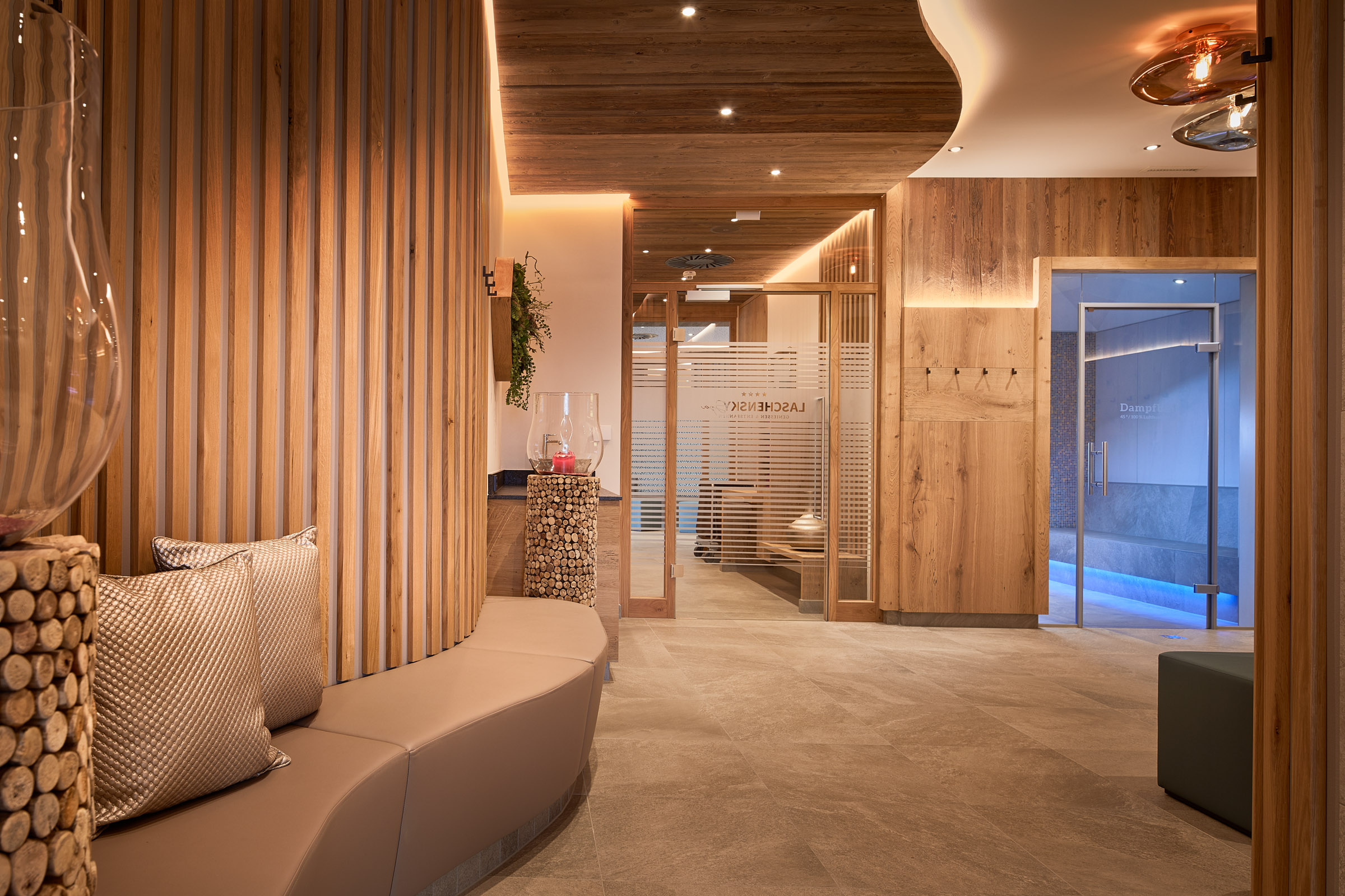 Wellnesshotel: Wellnessbereich mit Dampfbad, Bio-Kräutersauna, Infrarot-Salzgrotte und Panoramasauna - Laschenskyhof