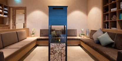 Wellnessurlaub - Ganzkörpermassage - Esthal - Lounge im Wellnessbereich - PETERS Hotel & Spa