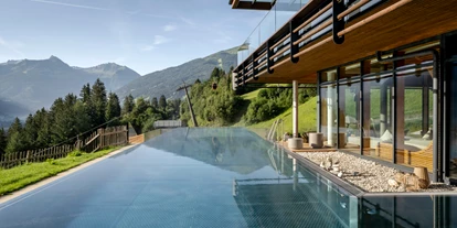 Wellnessurlaub - Day SPA - Altenmarkt im Pongau - Infinitypool mit Weitblick und freischwebend endend - DAS.GOLDBERG