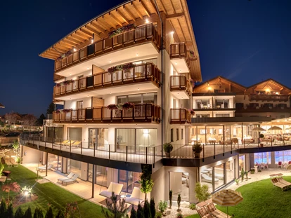 Wellnessurlaub - Dorf Tirol - Außenansicht - Hotel Sonnenheim