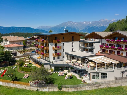 Wellnessurlaub - Dorf Tirol - Außenansicht - Hotel Sonnenheim