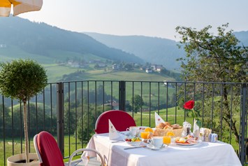 Wellnesshotel: Frühstück auf der Terrasse - Hotel Sonnenheim