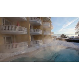 Wellnesshotel: Hotel Almesberger****s Beheizter Pool im Winter - Hotel Almesberger****s