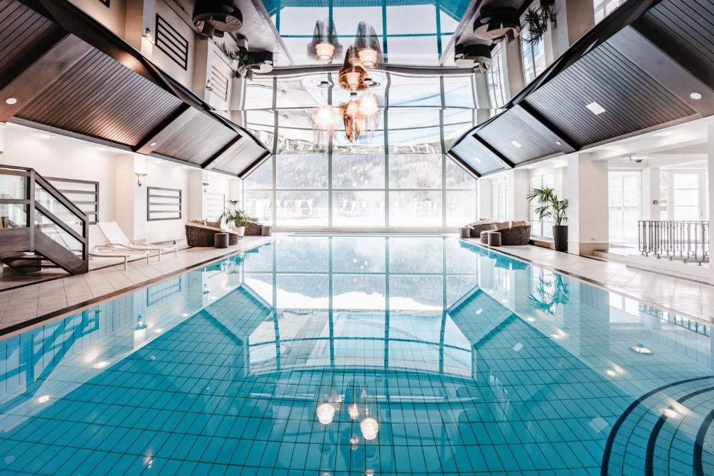 Wellnesshotel: Innenpool - IMLAUER Hotel Schloss Pichlarn