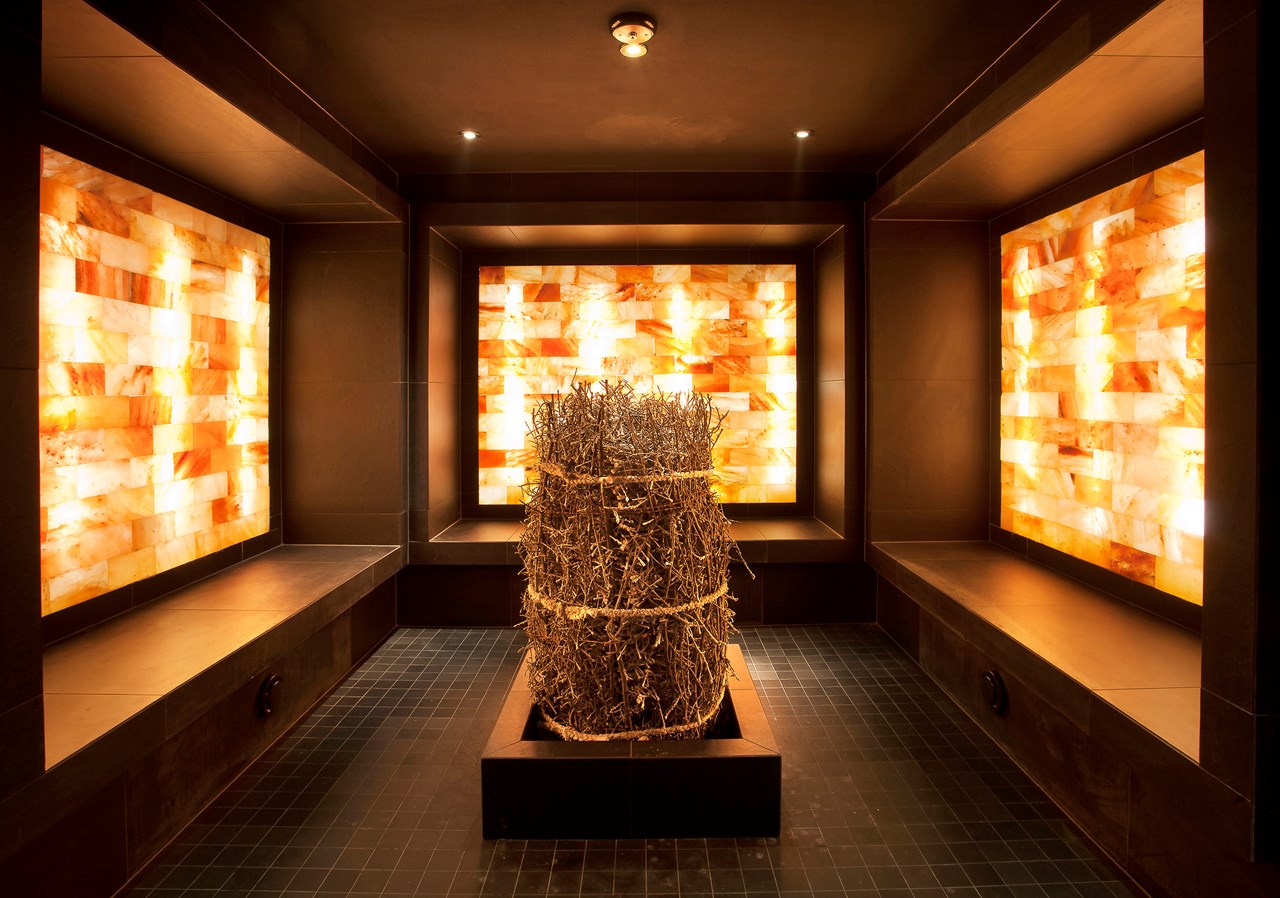 Alpin Chalets Oberjoch Saunen und Bäder im Detail Sole-Lounge