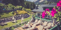 Wellnessurlaub - Finnische Sauna - Sky-Sonnenterrasse mit herrlichem Panoramablick auf die Bergwelt
Lassen Sie Ihre Seele nach Herzenslust baumeln und finden Sie wohltuende Entspannung beim gemütlichen Verweilen auf unserer neuen Sonnenterrasse. In freundlichem Ambiente und modernem Flair erholen. - Hotel Annelies