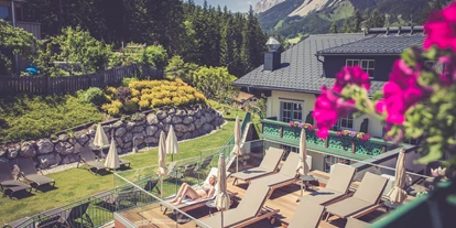 Wellnessurlaub - Hunde: auf Anfrage - Schöder - Sky-Sonnenterrasse mit herrlichem Panoramablick auf die Bergwelt
Lassen Sie Ihre Seele nach Herzenslust baumeln und finden Sie wohltuende Entspannung beim gemütlichen Verweilen auf unserer neuen Sonnenterrasse. In freundlichem Ambiente und modernem Flair erholen. - Hotel Annelies