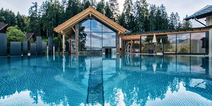Wellnessurlaub - Hunde: auf Anfrage - Schöder - Wir möchten Ihnen 100% Sport mit 100% Erholung bieten. Mit dieser Ausrichtung ist unsere ehemalige Bar einem TOP ausgestatteten Fitnessraum gewichen.
Nach der sportlichen Anstrengung braucht es…
Entspannung! Und dafür sorgt unser großzügiger Spa und Wellnessbereich auf 3 Ebenen mit 5 verschiedenen Saunen, 4 Ruheräumen und einem ganzjährig beheizten Infinitypool. Unsere großzügige Sonnenterrasse bietet außerdem jede Menge Platz für zum Energie tanken. - Hotel Annelies