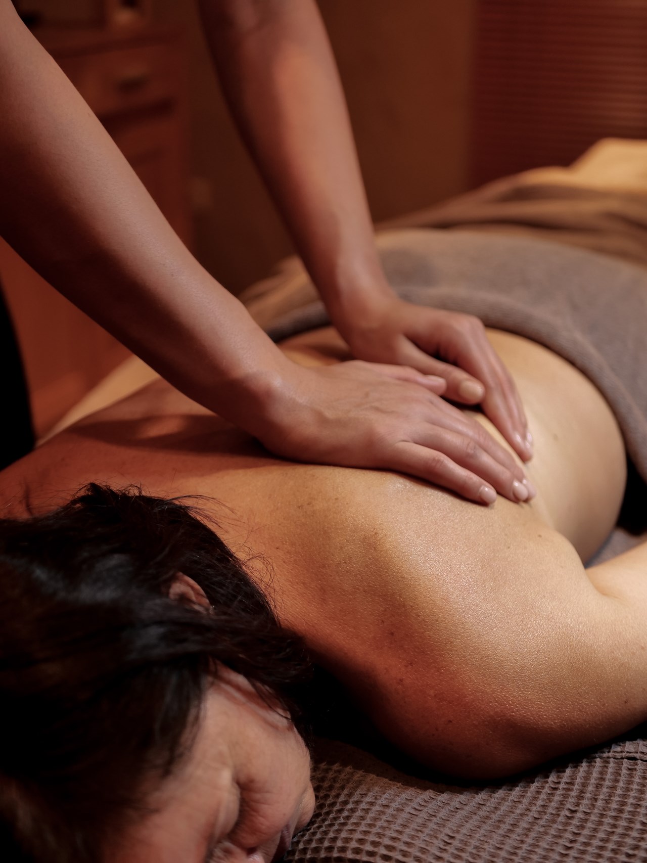 Mana Lisa Boutiquehotel Massagen im Detail Rückenmassage