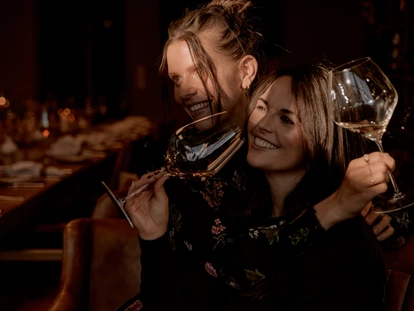 Wellnessurlaub - Forchtenberg - Weintasting in der Vinothek  - Mana Lisa Boutiquehotel
