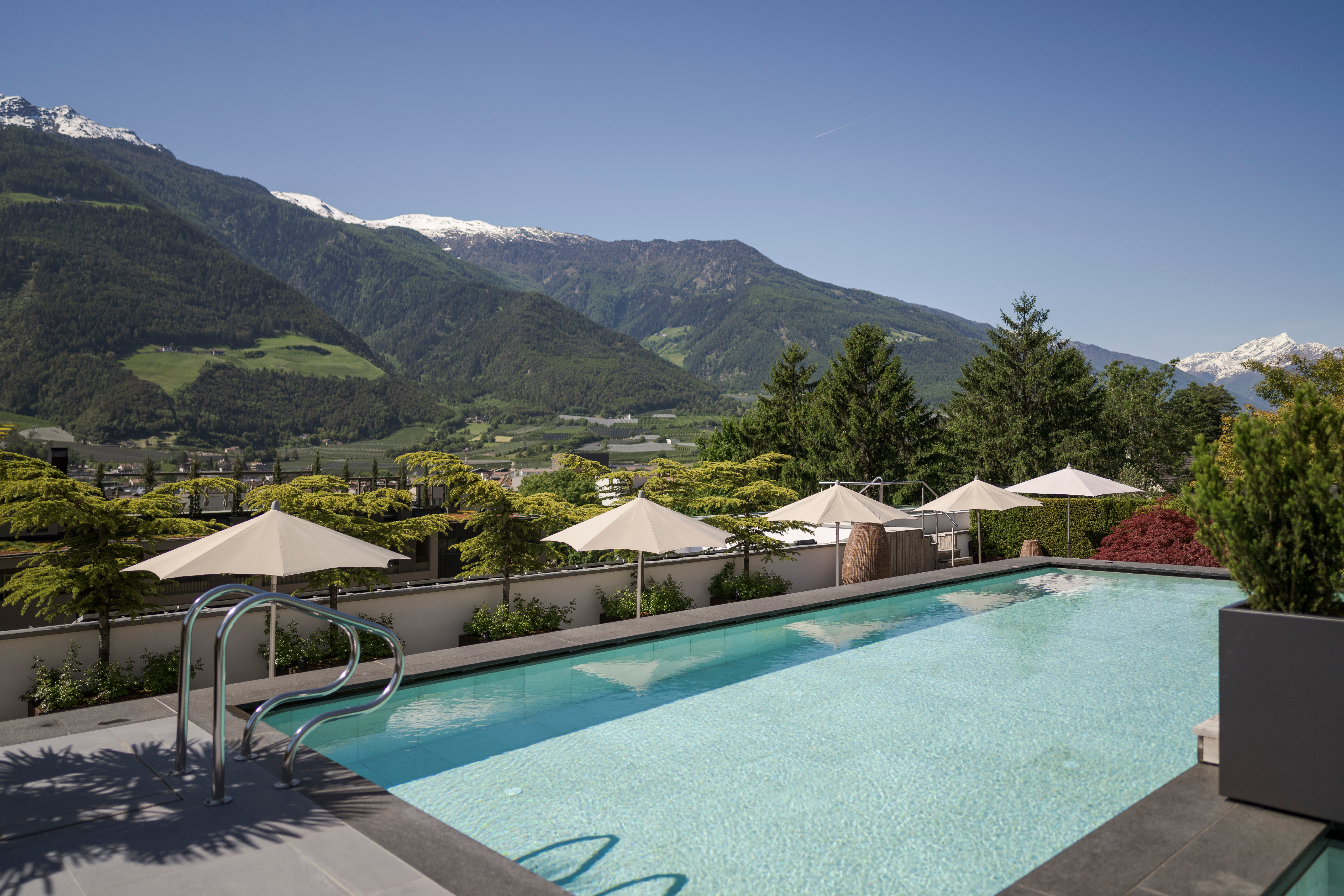 Feldhof DolceVita Resort Saunen und Bäder im Detail Sole-Schwimmbecken 34 °C im Sky-Spa