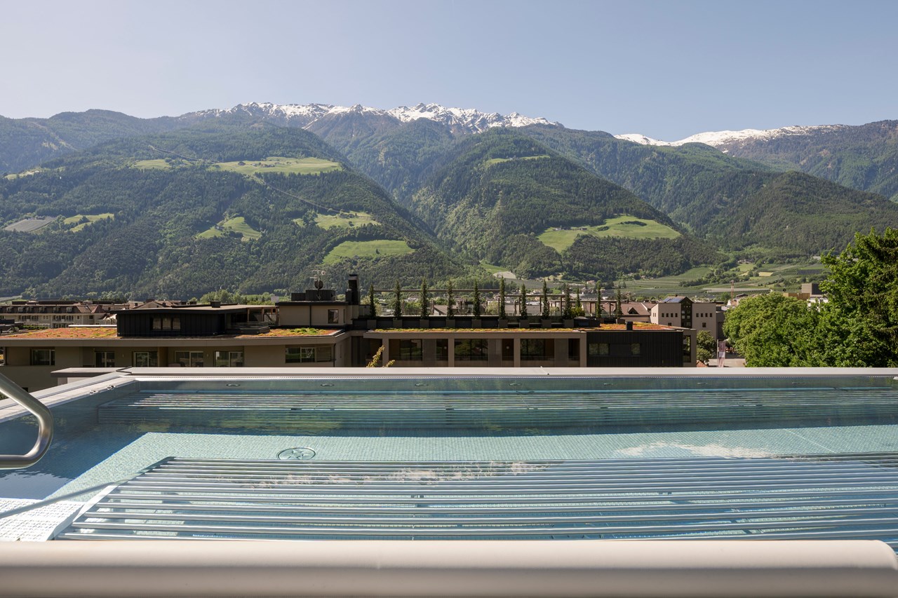 Feldhof DolceVita Resort Saunen und Bäder im Detail Panorama-Whirlpool 34 °C im Sky-Spa