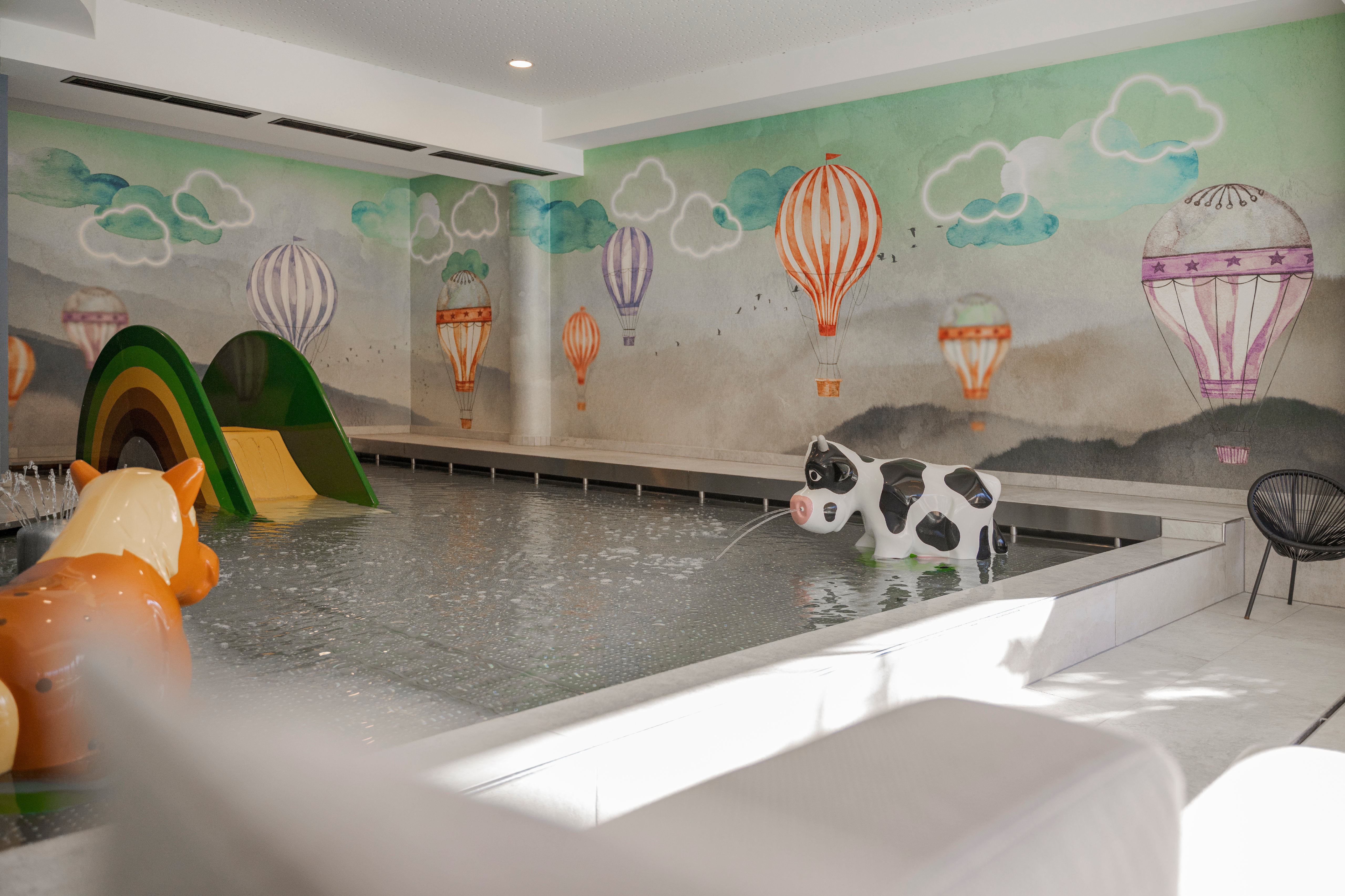 Feldhof DolceVita Resort Saunen und Bäder im Detail Baby- und Kleinkinderbecken 34 °C mit Wasserspielen und Rutsche