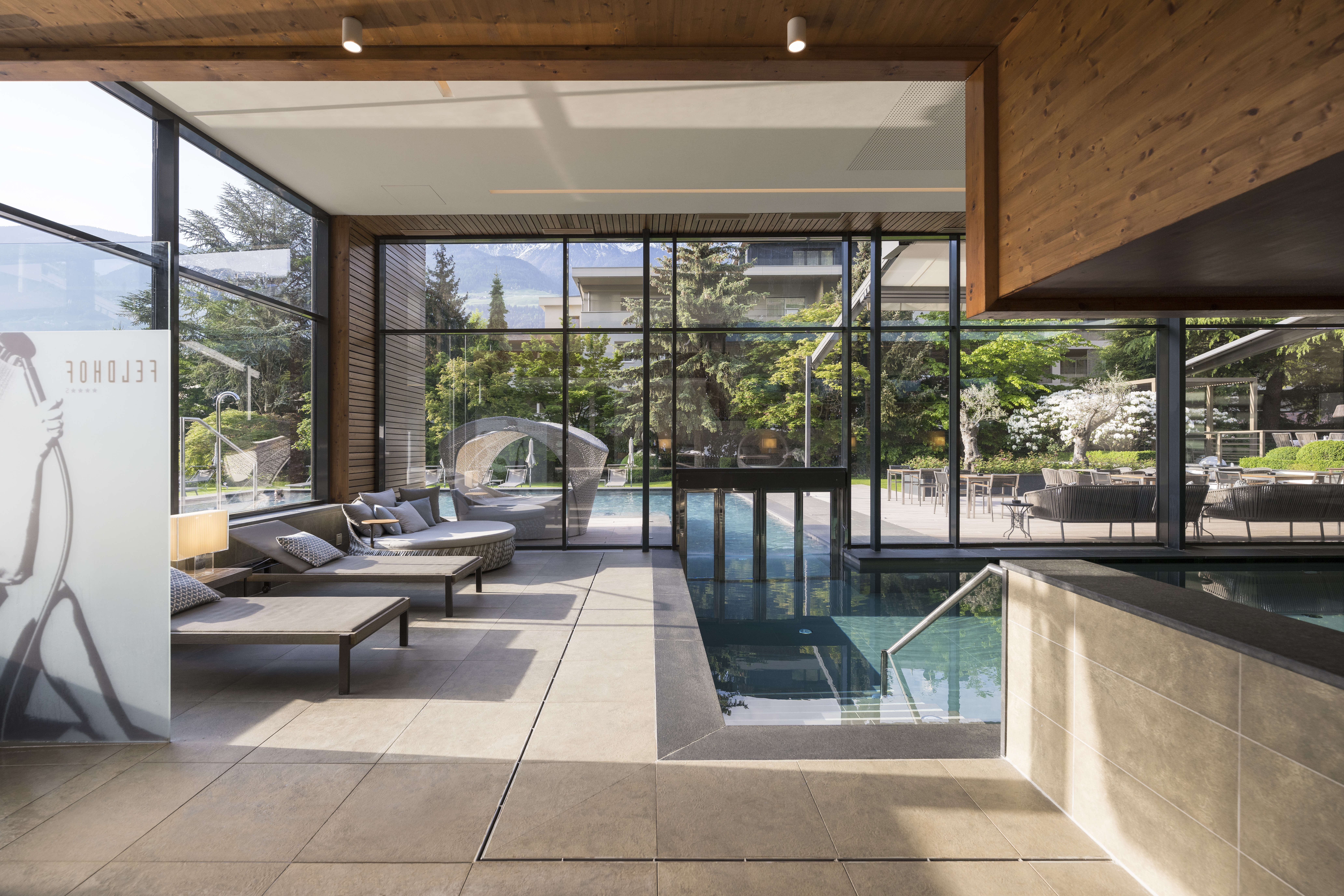 Wellnessurlaub - Meran und Umgebung - Panorama-Hallenbad 32 °C - Feldhof DolceVita Resort