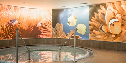 Wellnessurlaub - Babysitterservice - Whirlpool 34 °C im Family-Spa - Feldhof DolceVita Resort