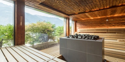 Wellnessurlaub - Babysitterservice - Altholzsauna 90 °C mit Ausblick - Feldhof DolceVita Resort