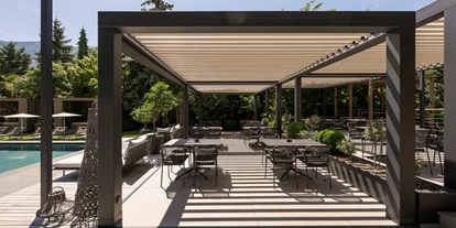 Wellnessurlaub - Babysitterservice - Terrasse am Pool  - Feldhof DolceVita Resort