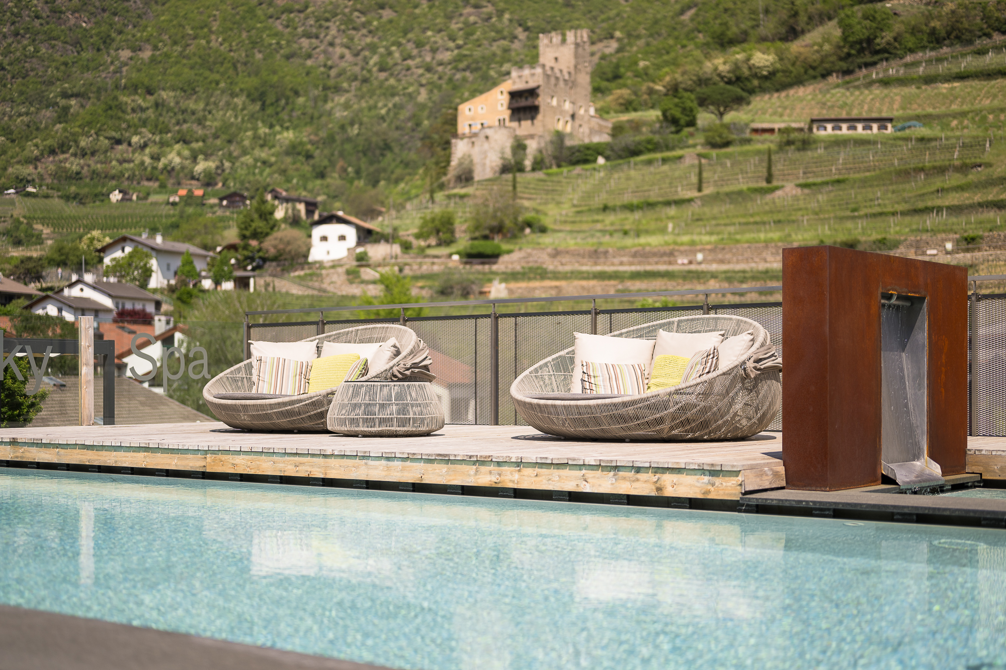 Wellnesshotel: Sole-Schwimmbecken im Sky-Spa 4. Stock - Feldhof DolceVita Resort