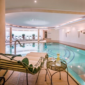 Wellnesshotel: Indoor Pool im Hotel Auenhof in Lech - Hotel Auenhof