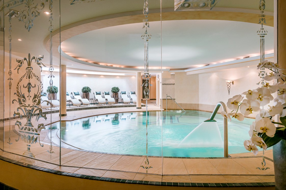 Wellnesshotel: Erlebnisschwimmbad im Hotel Auenhof in Lech - Hotel Auenhof