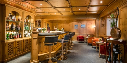 Wellnessurlaub - Babysitterservice - Hotelbar im Hotel Auenhof in Lech - Hotel Auenhof