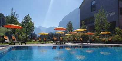 Wellnessurlaub - Biosauna - Isny im Allgäu - Hotel die Wälderin_Bade-Wellness-Welt, Gartenpool im Sommer - Hotel die Wälderin****s