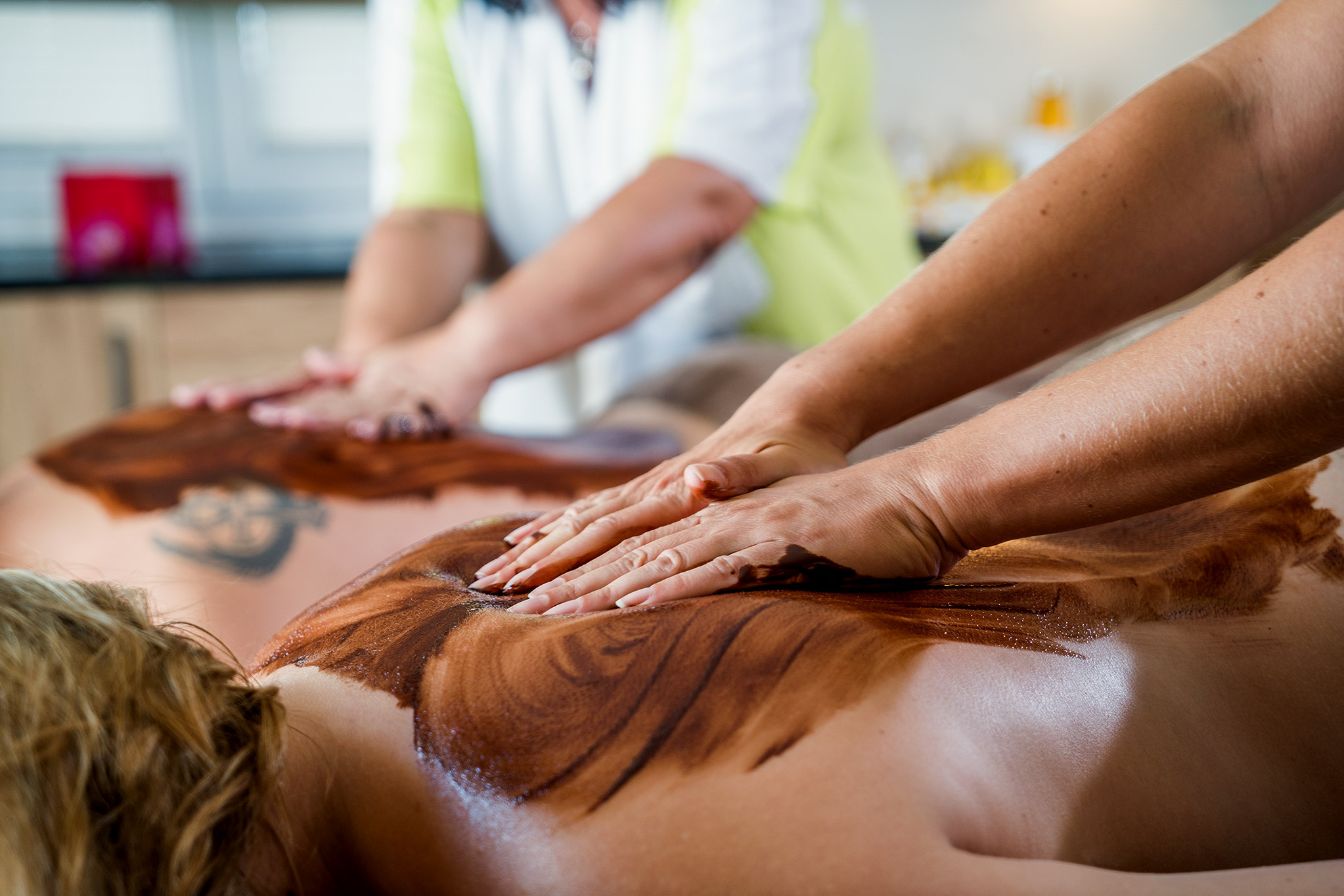 1. Bier- und Wohlfühlhotel Gut Riedelsbach Massagen im Detail Pärchen Schoko Massage 