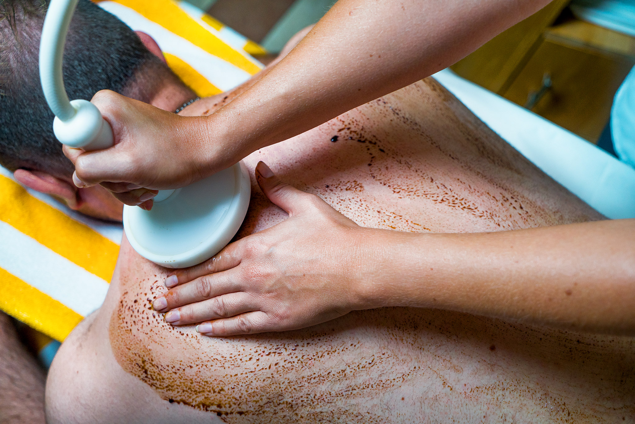 1. Bier- und Wohlfühlhotel Gut Riedelsbach Massagen im Detail Bierstempel Massage 