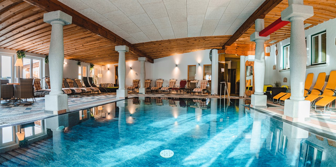 1. Bier- und Wohlfühlhotel Gut Riedelsbach Saunen und Bäder im Detail Hallenbad 