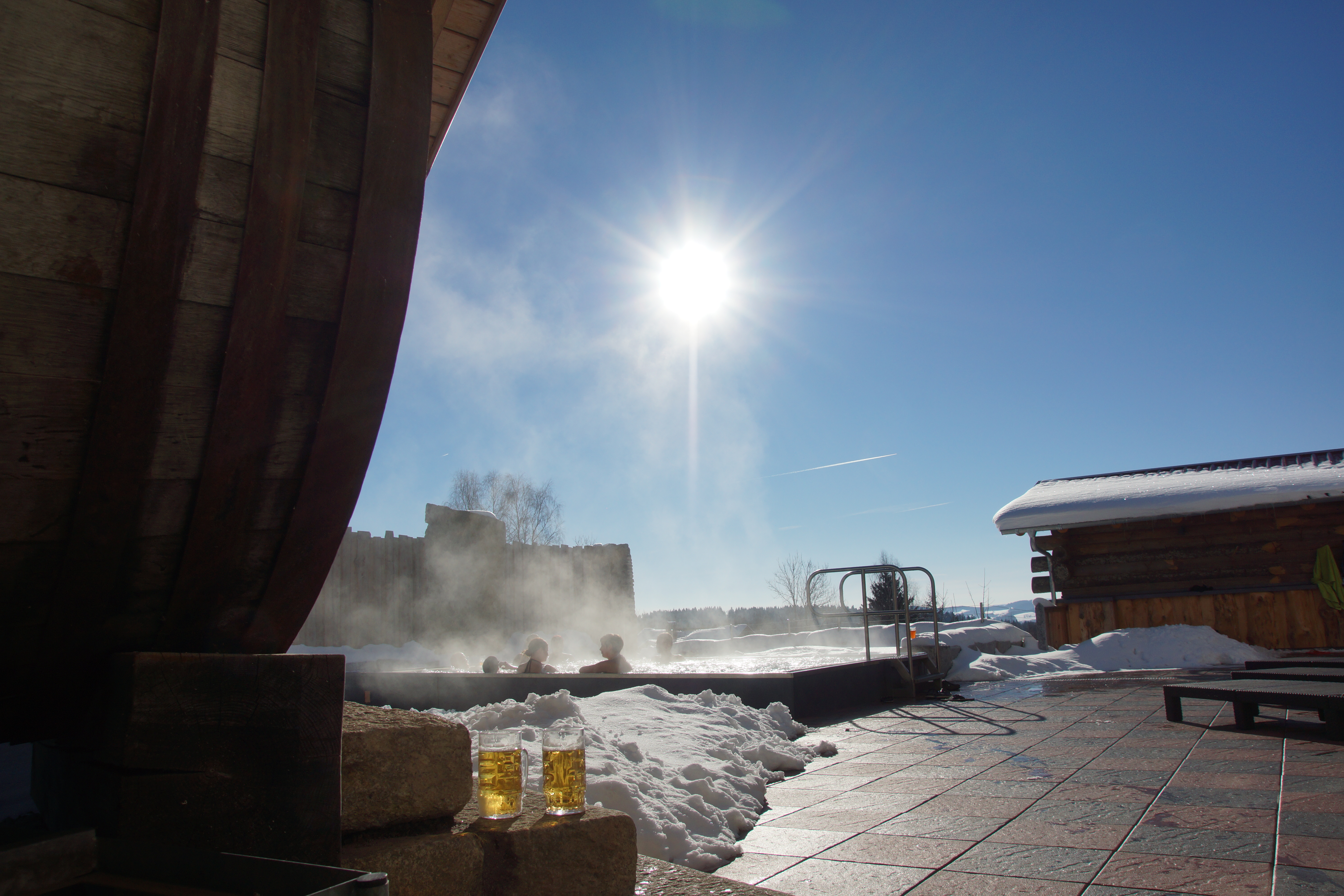 Wellnesshotel: Außenwhirlpool im Winter - 1. Bier- und Wohlfühlhotel Gut Riedelsbach - Sauna | Spa, Wasser