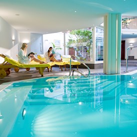 Wellnesshotel: Indoor-Swimmingpool - Golfhotel Les Hauts de Gstaad & SPA