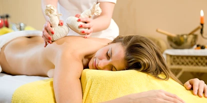 Wellnessurlaub - Preisniveau: gehoben - Boltigen - Kräuterstempelmassage - Golfhotel Les Hauts de Gstaad & SPA