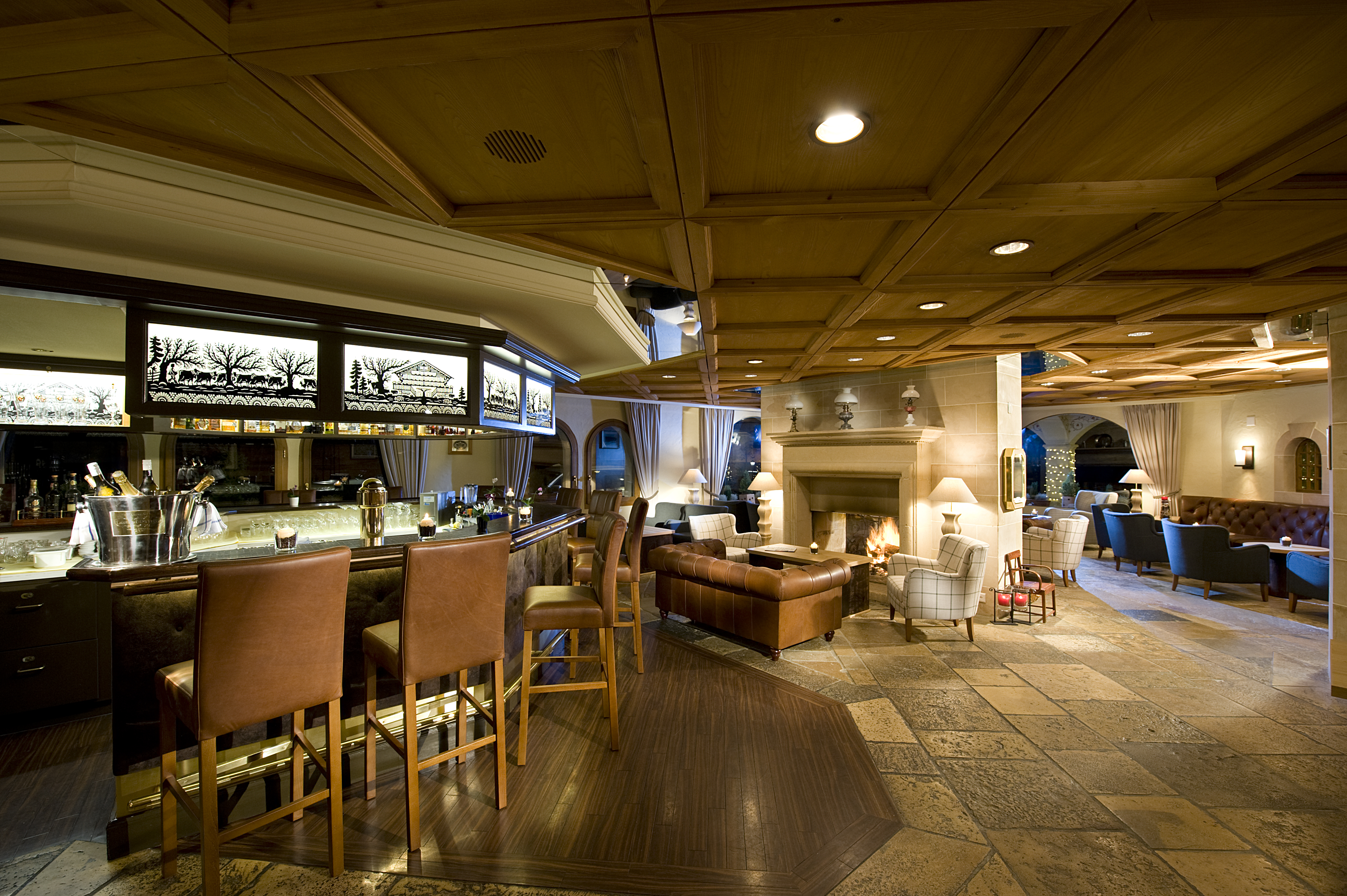 Wellnesshotel: Kaminbar - Golfhotel Les Hauts de Gstaad & SPA