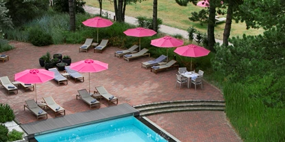 Wellnessurlaub - Hotel-Schwerpunkt: Wellness & Natur - Simonsberg (Kreis Nordfriesland) - Außenpool - Aalernhüs hotel & spa