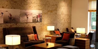 Wellnessurlaub - Hotel-Schwerpunkt: Wellness & Natur - Simonsberg (Kreis Nordfriesland) - Carls Lobbybar - Aalernhüs hotel & spa