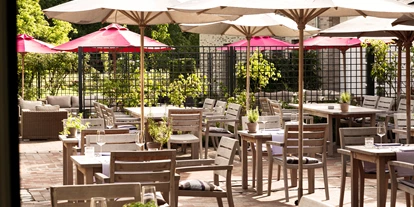 Wellnessurlaub - Hotel-Schwerpunkt: Wellness & Natur - Simonsberg (Kreis Nordfriesland) - Gartenrestaurant - Terrasse - Aalernhüs hotel & spa