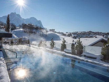 Wellnessurlaub - Dorf Tirol - Sky Pool Winter - ABINEA Dolomiti Romantic SPA Hotel