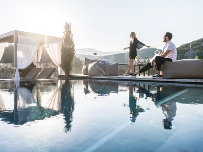 Wellnessurlaub - Dorf Tirol - Sky POOL  - ABINEA Dolomiti Romantic SPA Hotel