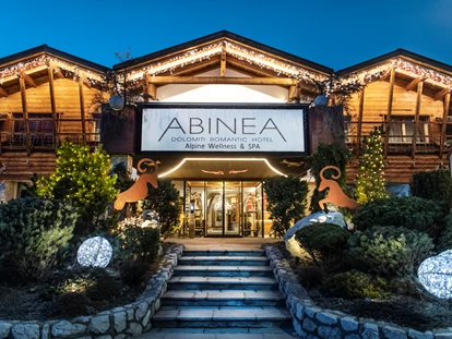 Wellnessurlaub - Dorf Tirol - Aussenansicht
 - ABINEA Dolomiti Romantic SPA Hotel