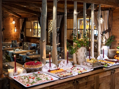 Wellnessurlaub - Dorf Tirol - Kuchenbuffet  - ABINEA Dolomiti Romantic SPA Hotel