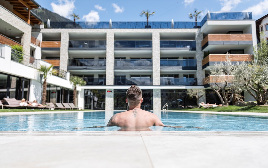 Wellnesshotel: 25 Meter Schwimmerbecken - Active Family Spa Resort Stroblhof