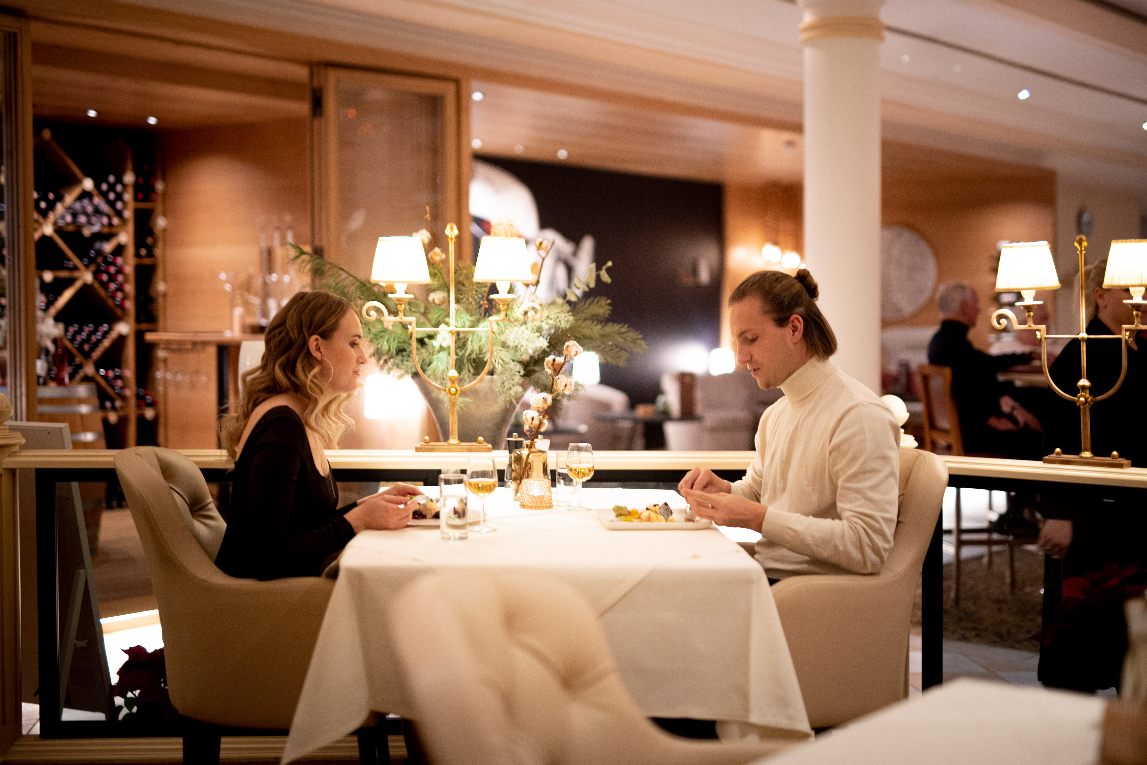 Wellnesshotel: AVITA Kulinarik – regionale Genussmomente auf höchstem Niveau: vom reichhaltigen Frühstücksbuffet über den Vital-Lunch bis zum 5-Gang-Abendmenü in stilvollem Ambiente. - Avita Resort****Superior