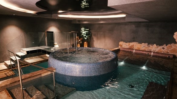 ADLER MERYEM * * * * wellness hotel Saunen und Bäder im Detail Whirlpool